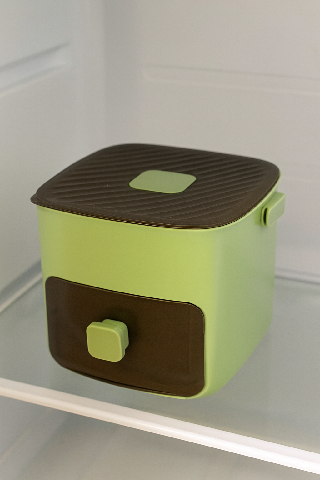 48-Cube Ice Maker with Easy-Press Lid